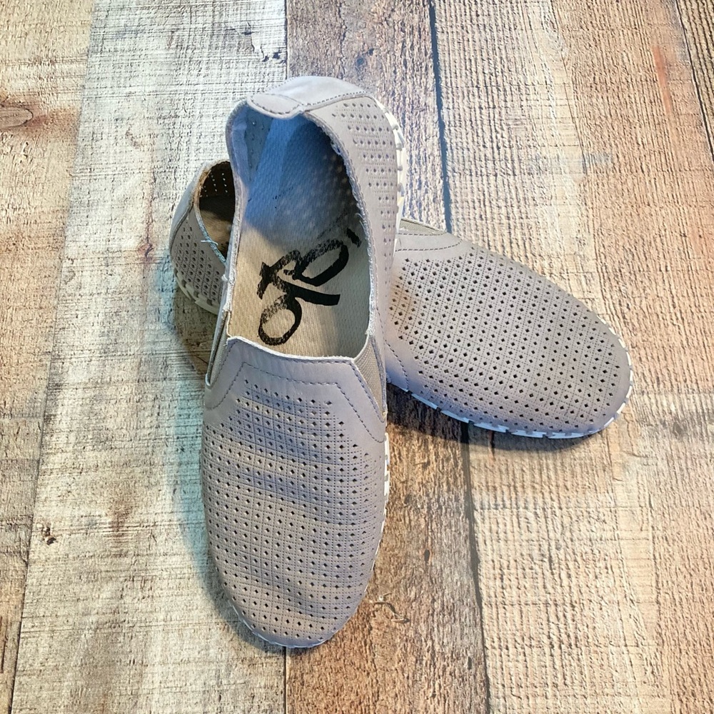 OTBT Universe Taupe Grey Perforated Leather Slip On Loafers Shoes‎ 7M 18F951